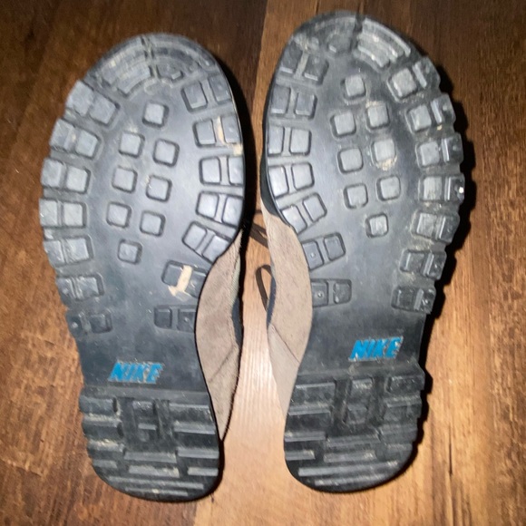 Nike Hiking Shoes - Picture 3 of 5